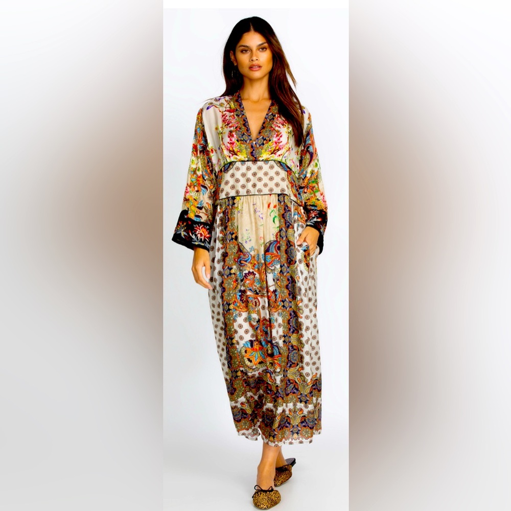 JOHNNY WAS Tierra Zonia Midi dress XS
100% Silk